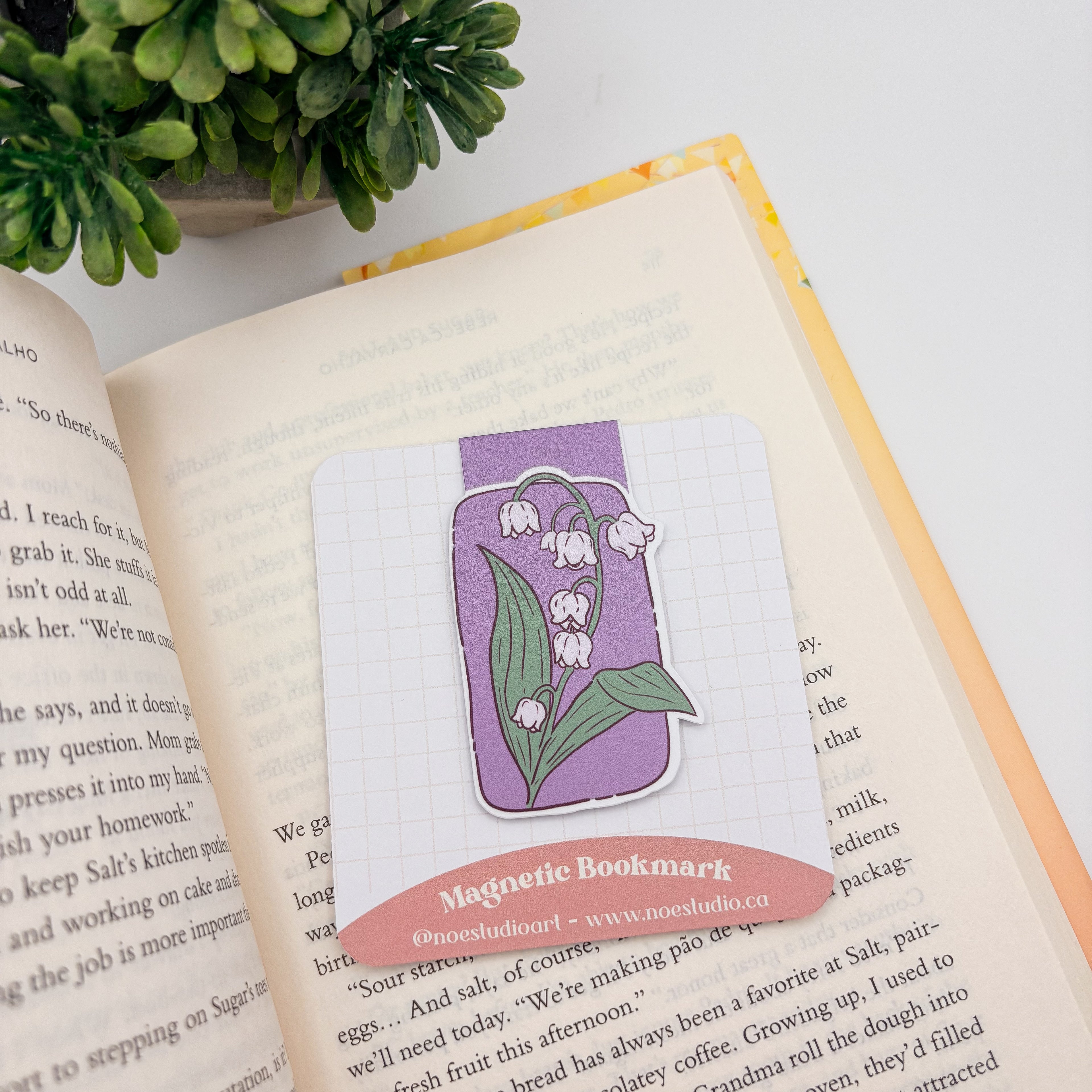 Lily Magnetic Bookmark